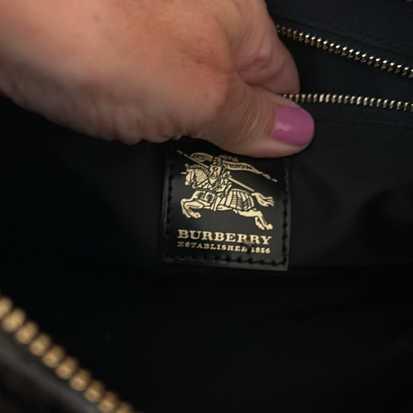 Authentic Burberry Mini Manor quilted patent leather handbag - Picture 4 of 9